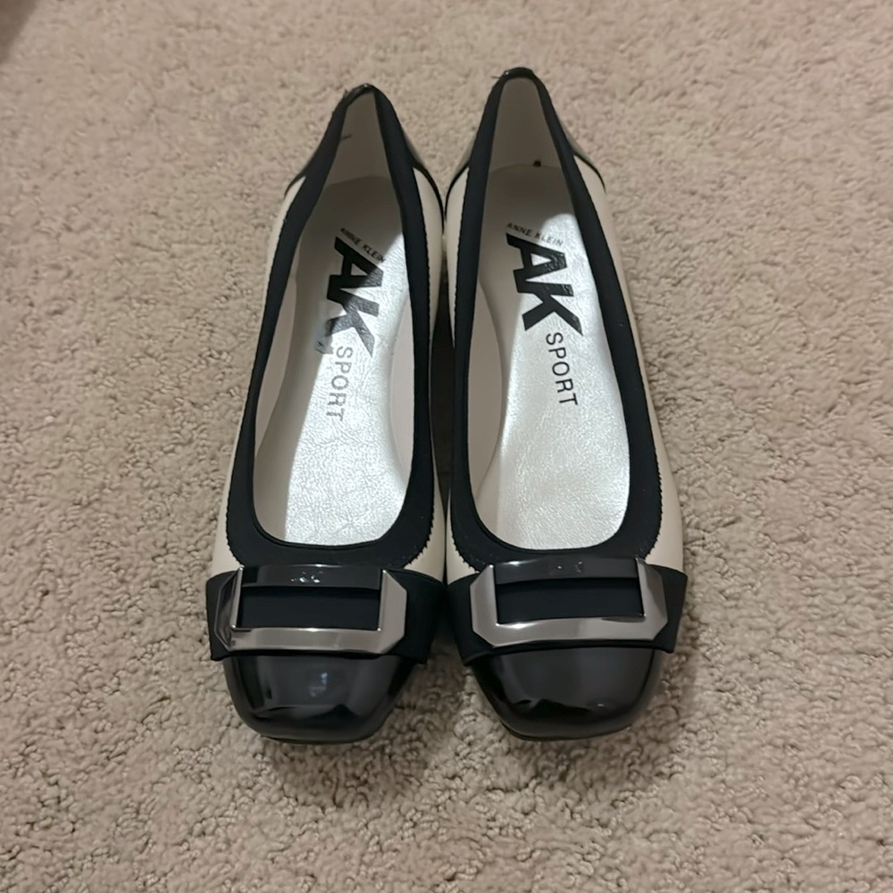 Annie Klein Flats. White and black. Brand New. Never Worn